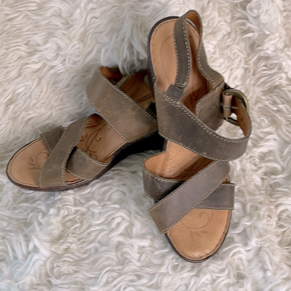 BORN brown leather wedge sandals strappy 10 🤎